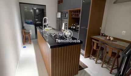 Casa para Venda em Joinville, Santa Catarina, 2 dormitórios, 2 banheiros, 2 vagas