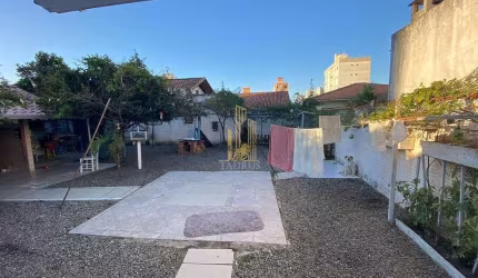 Terreno Amplo com Casa em Porto Belo