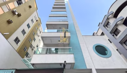 Apartamento 4 Suítes com Área de Lazer Meia Praia