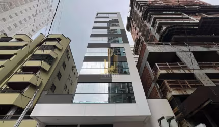 Apartamento 3 Quartos sem Área de Lazer Meia Praia