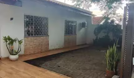 AMPLA CASA A VENDA NO BAIRRO PARQUE VERDE EM CASCAVEL - PR