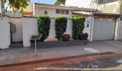 Casa com 2 quartos à venda no Jardim Mangiacapra, Araraquara , 232 m2 por R$ 420.000