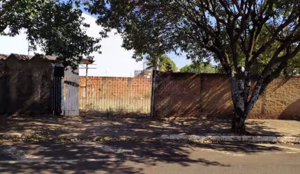 Terreno à venda no Jardim Quitandinha, Araraquara  por R$ 110.000