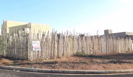 Terreno à venda no Jardim dos Oitis, Araraquara  por R$ 125.000