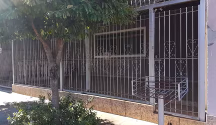 Casa com 3 quartos à venda no Jardim Vitória, Araraquara , 224 m2 por R$ 370.000