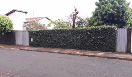 Terreno à venda na Vila José Bonifácio, Araraquara  por R$ 300.000