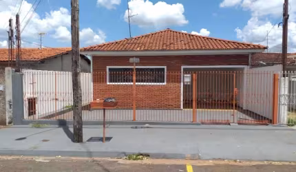 Casa com 3 quartos à venda no Jardim Floridiana (Vila Xavier), Araraquara , 239 m2 por R$ 320.000