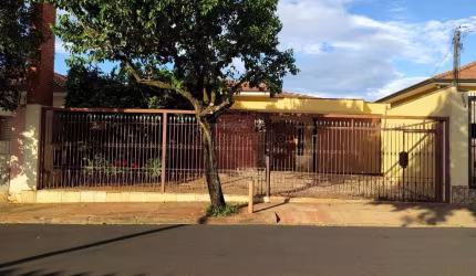 Casa com 3 quartos à venda na Vila Santana, Araraquara , 258 m2 por R$ 480.000