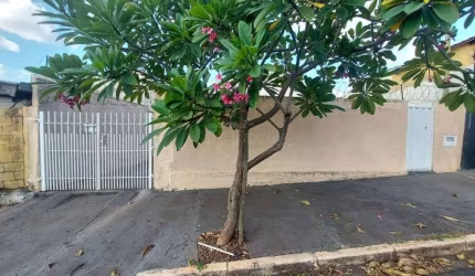 Casa com 2 quartos para alugar no Jardim Martinez, Araraquara , 91 m2 por R$ 950