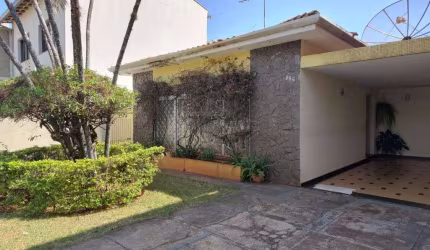 Casa com 4 quartos à venda no Centro, Araraquara , 216 m2 por R$ 800.000
