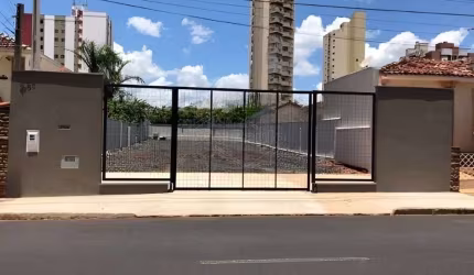 Terreno comercial à venda no Centro, Araraquara  por R$ 450.000