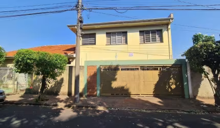 Casa com 4 quartos à venda no Centro, Araraquara , 221 m2 por R$ 450.000