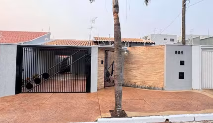 Casa com 3 quartos à venda no Jardim Adalgisa, Araraquara , 204 m2 por R$ 650.000
