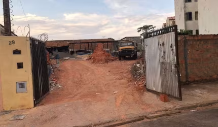 Terreno à venda na Vila Biagioni (Vila Xavier), Araraquara  por R$ 270.000