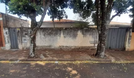 Casa com 3 quartos para alugar no Centro, Araraquara , 190 m2 por R$ 1.100