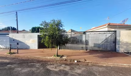 Casa com 4 quartos à venda no Jardim Santa Lúcia, Araraquara , 211 m2 por R$ 470.000