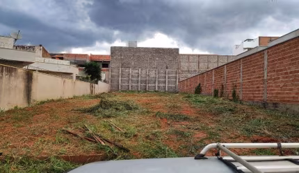 Terreno à venda no Jardim Vale das Rosas, Araraquara  por R$ 300.000