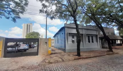 Casa comercial com 1 sala para alugar no Centro, Araraquara  por R$ 880