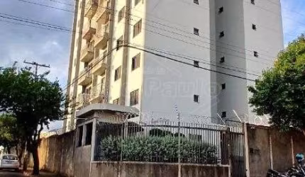 Apartamento com 2 quartos para alugar na Vila Santana, Araraquara , 70 m2 por R$ 895