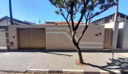 Casa com 3 quartos para alugar no Jardim Adalgisa, Araraquara , 147 m2 por R$ 2.300