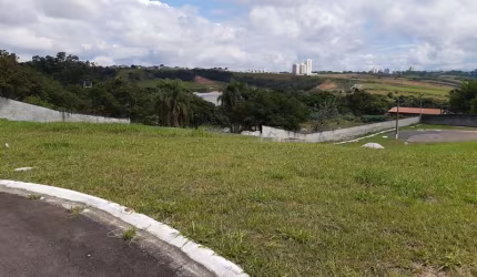TERRENO EM DECLIVE NO CONDOMÍNIO ALTOS DA QUINTA