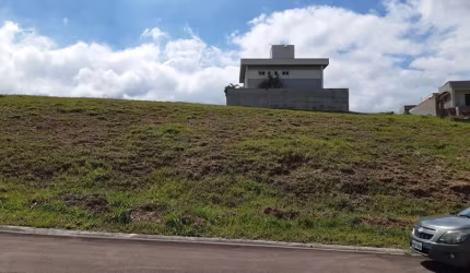 TERRENO EM ACLIVE NO CONDOMÍNIO FECHADO ALTOS DA QUINTA