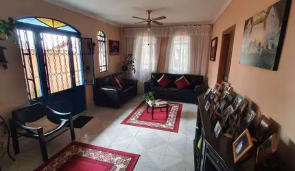 UMA ÓTIMA CASA NO BOM RETIRO NUM TERRENO DE 1.113M²