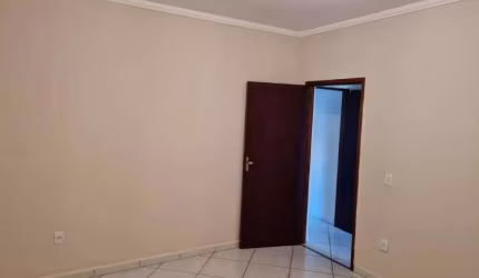 CASA TERREA NO RESIDENCIAL MANTIQUEIRA COM 3 DORMITÓRIOS