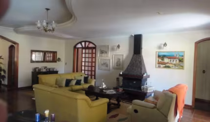 CASA NO CONDOMÍNIO  QUINTA DAS FLORES COM AMPLA VARANDA