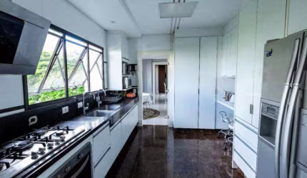 APARTAMENTO COM 4 SUÍTES NO CORAÇÃO DA VILA EMA