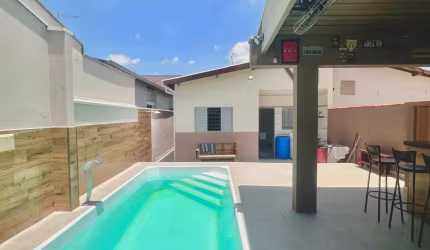CASA A VENDA COM PISCINA NO RECANTO DO GUARAÚ - SALTO/SP