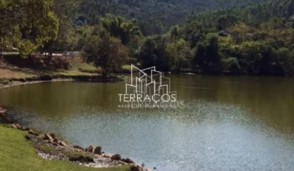 TERRENO DE 2.000 M² COM 2 PLATÔS JÁ EXECUTADOS À VENDA NO CONDOMÍNIO CAPELA DO BARREIRO EM ITATIBA SP