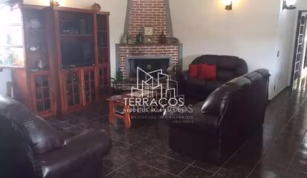 CASA TODA AVARANDADA COM MAGNÍFICA VISTA À VENDA NO CONDOMÍNIO ITAEMBÚ EM ITATIBA SP.
