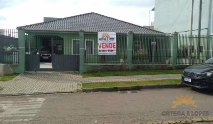 Linda casa de esquina no Tatuquara CO, 171,00 M² averbada