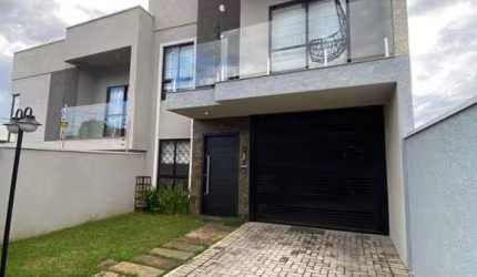 Sobrado com 3 quartos para vender, 140.00 m2 por R$ 780000.00 - Costeira - Araucaria