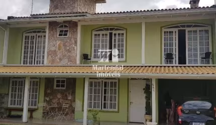 Casa 2 Pavimentos com 3 Dormitórios e 1 Suíte