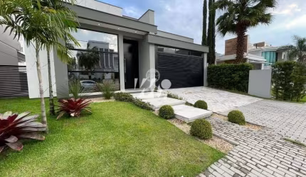 Casa com Piscina e 3 Quartos e Suíte na Pedra Branca