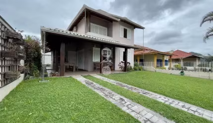 Casa com Piscina e 4 Quartos e Suítes em Praia dos Açores