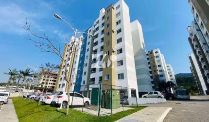 Apartamento com Piscina e 2 Quartos na Pedra Branca