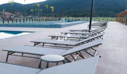 Terreno 300m² em Condomínio na Pedra Branca