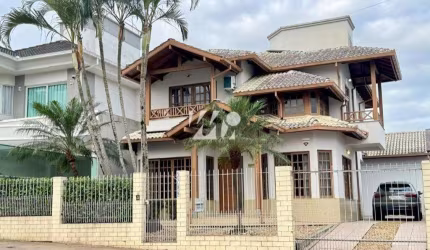Casa 4 Dormitórios com 2 Suítes