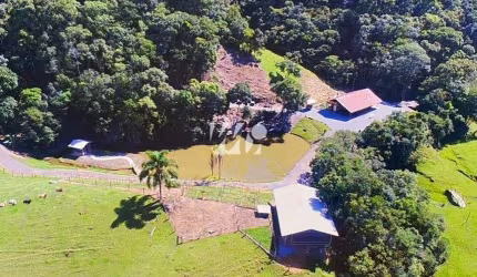 Sítio Em Leoberto Leal - Porteira Fechada