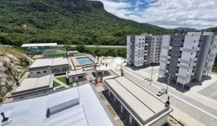 Apartamento com Piscina e 2 Quartos na Pedra Branca