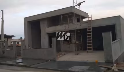 Casa com Piscina e 3 Quartos e Suíte no São Sebastião