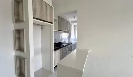 Apartamento com Piscina e 2 Quartos e Suíte na Pedra Branca