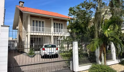 Casa 03 quartos com suíte no bairro Pagani
