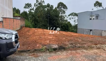 Terreno 250m² Ótima Localização no Bairro Potecas