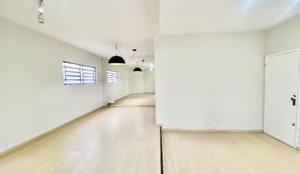 Seu novo lar em Londrina: espaçosa, reformada e com quintal dos sonhos