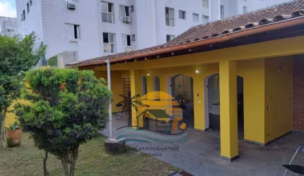 Casa com edícula 4 dormitórios lado praia na Enseada