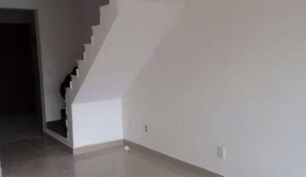 SOBRADO SEMI-NOVO NA REGIÃO DA CUPECÊ!